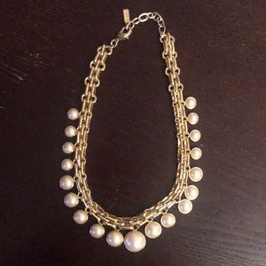 Gold necklace with pearls